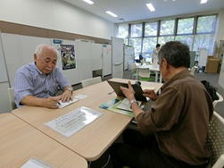 石弘之氏からの取材の様子2