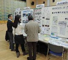 ごえん楽市でのパネル展示風景