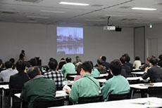 川崎市環境総合研究所の開設1周年の記念講演の様子