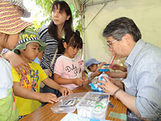 缶バッジの作成風景